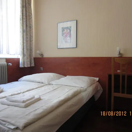 מלון Altstadt Rheinblick 2*